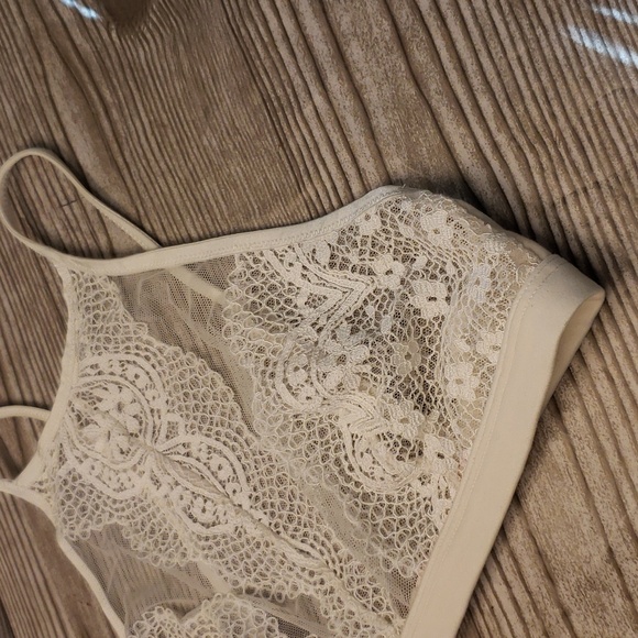 Victoria Secret Body white sheer lace bralette size M - Picture 2 of 4